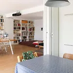 Spacious Cocoon With A Terrace View On The Canal