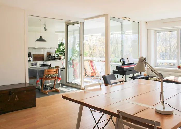Spacious Cocoon With A Terrace View On The Canal